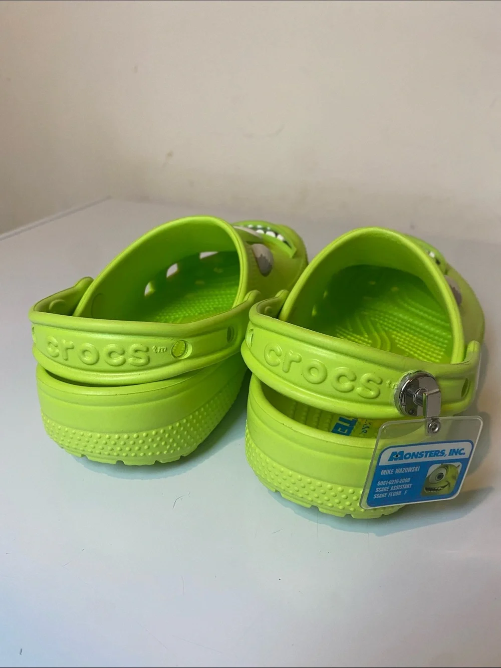 Crocs Mike Wazowski Classic Clog Kids 1 Lime Green Disney Pixar Monsters Inc